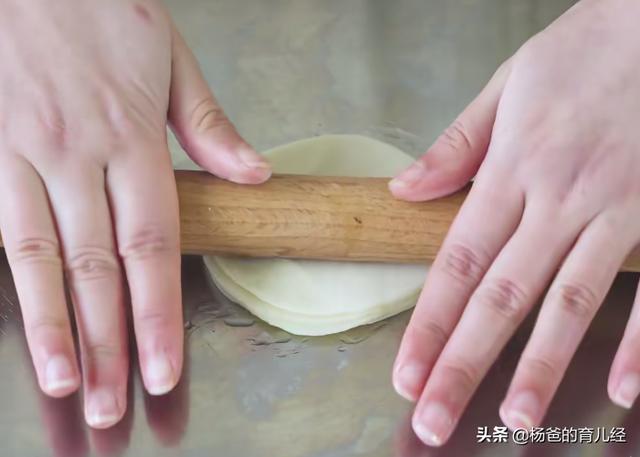 用饺子皮做一款四喜福袋，荤素搭配有营养，孩子爱吃的家常美味