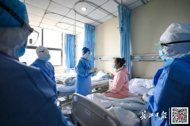 「你的育儿经」感染新冠肺炎的孕妈妈产女23天后，一家三口终于团聚了