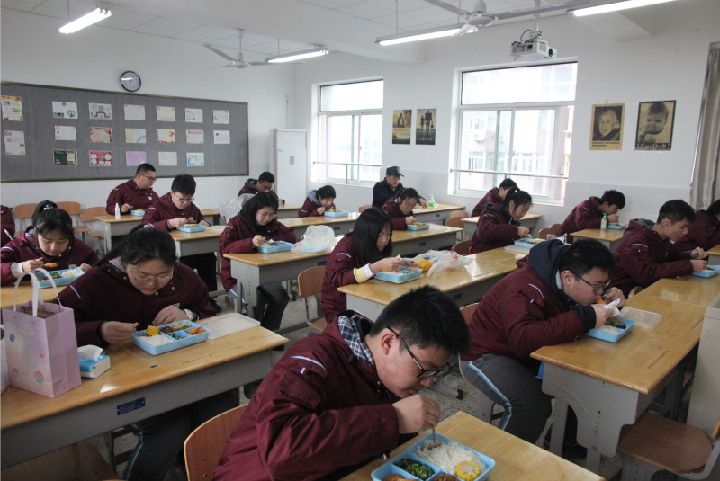 「暖先生格调」实拍！开学第一天，南京老师紧急通知！上课、吃饭是这样的……