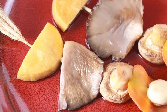 馋了半年，终于吃到了它！肥美的口蘑，清爽的胡萝卜...