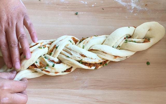 入冬后我常做它，肉松手撕面包，柔软拉丝，早餐吃的饱暖和精神足