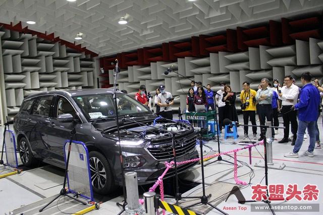 中国五菱“神车”创造新神话 新能源汽车销量超越特斯拉