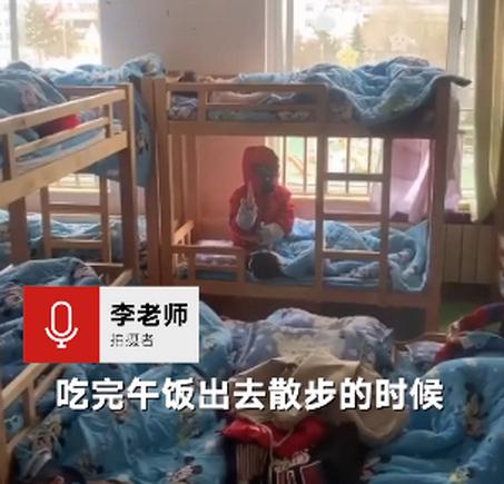 幼儿园老师PS和爱莎“合影”引小朋友羡慕，孩子惊讶地问：怎么认识的？