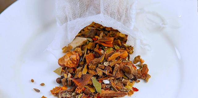 这才是卤牛肉的正确做法，牛肉色泽鲜亮不柴不腥，家里人都爱吃