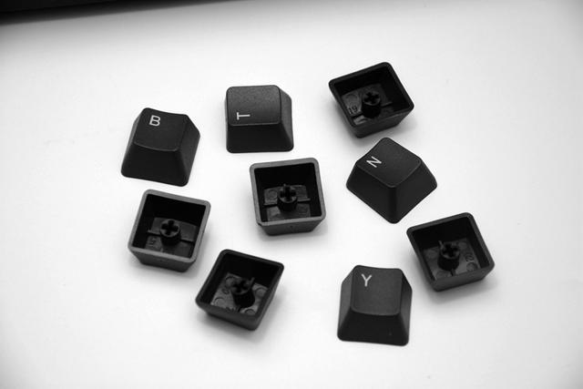 樱桃轴、加厚PBT键帽，雷柏的第一款60%机械键盘没让我失望