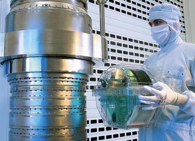 EUV光刻机取得突破！华为迎来重大喜讯，接下来就看三星了