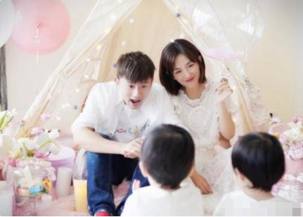 #你的育儿经#有种“独立”叫张杰女儿，仅19个月就自己剥鸡蛋，网友：很省心