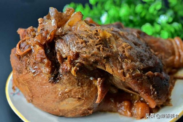 酱牛肉时，切记"1腌2泡"，做对了，牛肉不柴不腥，酱香又入味