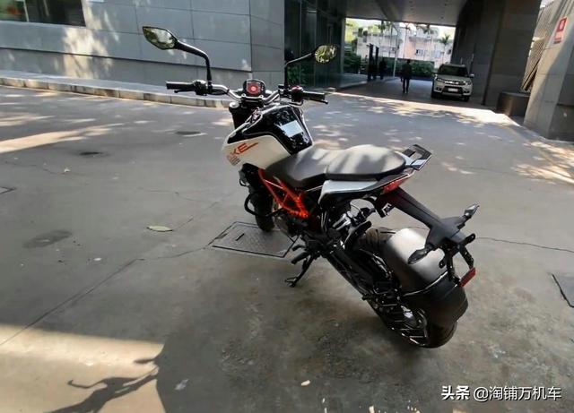 KTM 125 Duke新款亮相 油箱加大续航增长100公里