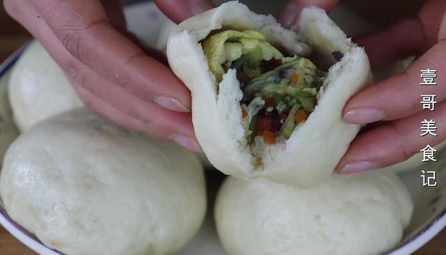 年夜饭洋葱这样做，比吃肉还香，营养又解馋，一大锅上桌就抢光