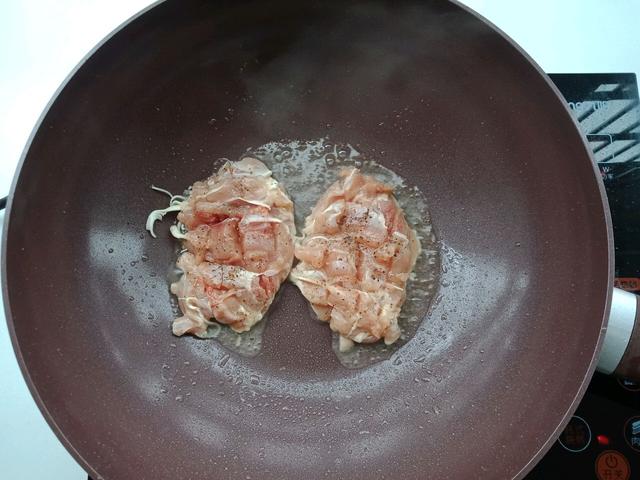 鸡排去腥要用它，比料酒味道好，清新芬芳微酸开胃，现在就流行它