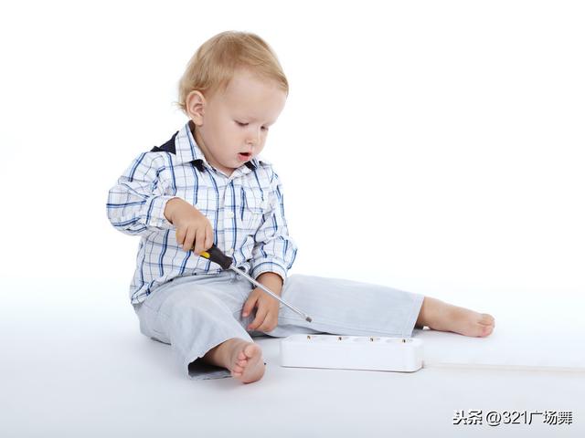「你的育儿经」家里有小孩东西不放好，除了闹笑话，还很容易出事故