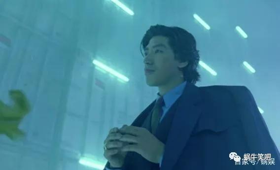 鹿畔阳光|56岁张耀扬须发皆白，再无乌鸦哥帅气形象，眼神犀利霸气依旧