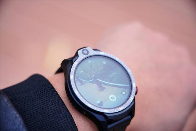 64G内存，双摄、支持独立通话、微信和，这是要取代手机吗