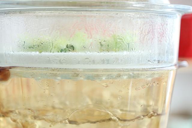 白菜不炖也不炒，换个新“花样”，不仅好吃，“颜值”还高