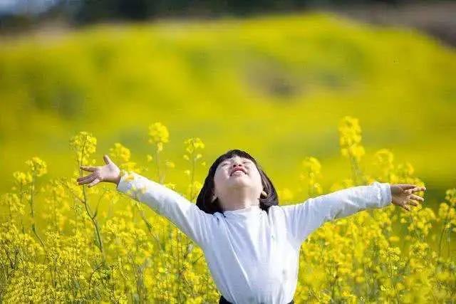 你的育儿经@小心！“春捂”不当孩子易生病，这份穿衣指南真实用！