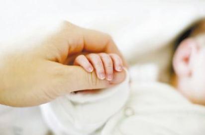 「超级宝妈」40岁高龄孕妈怀二胎，婆婆说肚里的娃死了才好，分娩后感谢婆婆