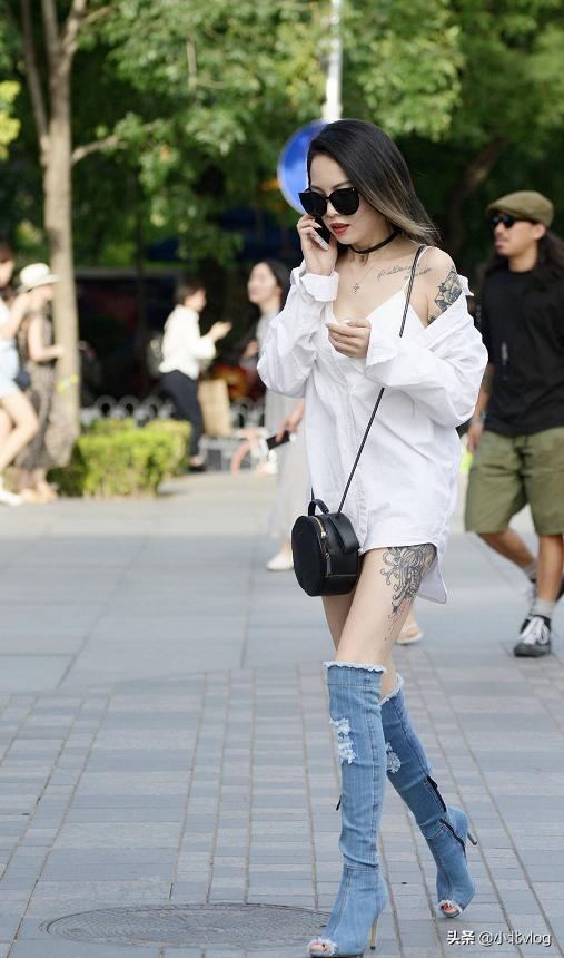 时尚探究社要想上街成为焦点，露肩露腿是关键，偶尔透视也不错