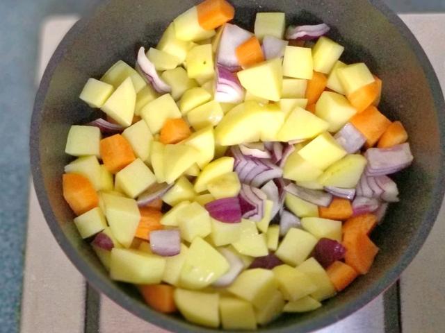 黄花鱼别总煎，加入咖喱炖一炖，这种吃法真的是太让人难忘了