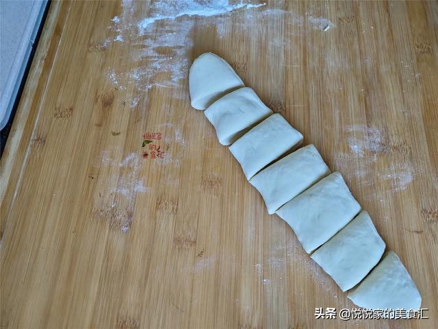 孩子爱吃软饼，搅一搅就能做，3分钟烙一锅，柔软筋道糖汁不乱淌