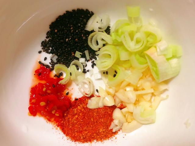 在家自制酸辣粉，简单方便，安全放心无添加，味道不比外面差