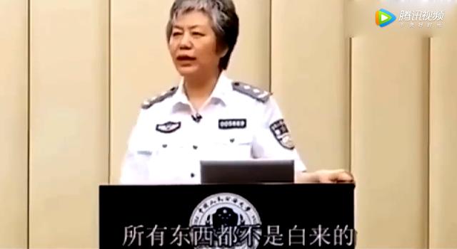 「超级宝妈」李玫瑾教授的育儿教育很火，但我不建议你们在看了