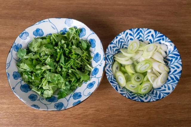 冬天最蛮横的一盘肉！平底锅2分钟搞定，又嫩又香忒过瘾了