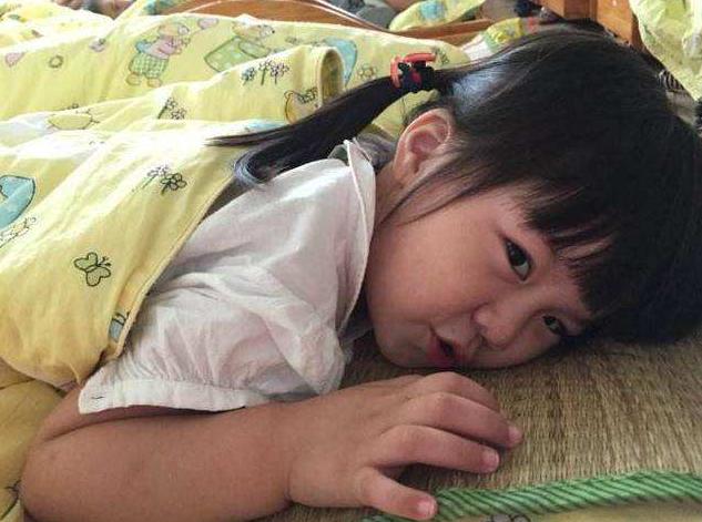 你的育儿经■幼儿园“男女混睡”，老师群里晒出照片后，宝妈们坐不住了