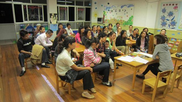 幼儿园老师向家长借3万元，宝妈巧妙应对，一句话拒绝却不伤感情