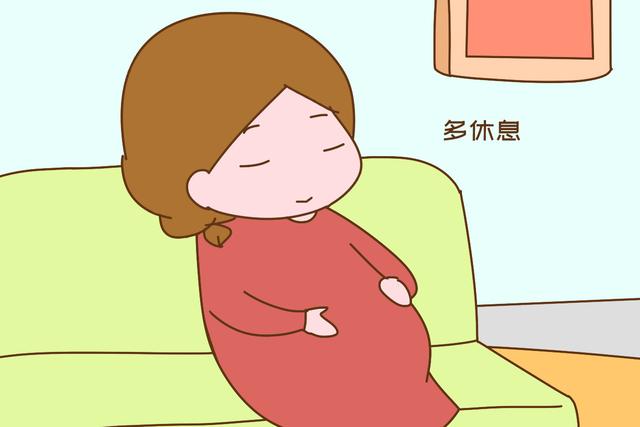 你好妈咪▲孕妈生下三胞胎，婆婆看到最后一个孩子，直言：这娃有福气