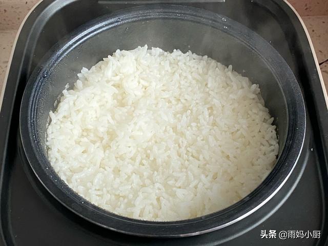 入冬后，最喜欢的土豆吃法，饭菜一盘出，鲜香入味又营养