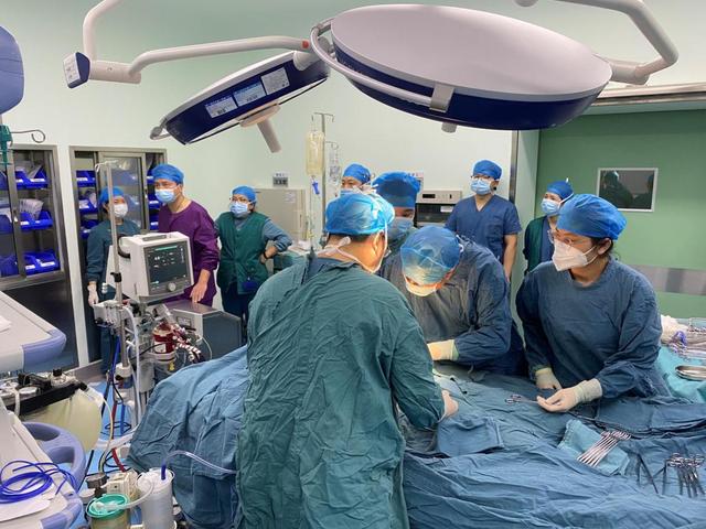 糖尿病|血糖“爆表”39岁男子ECMO辅助下紧急切肠