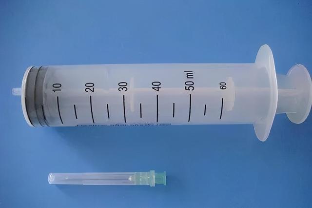 养花烂根最常见，怎么从根本上解决？学会这3招，不积水不烂根