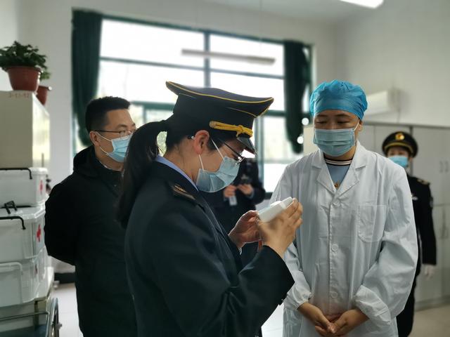 超级宝妈■警惕！6岁男孩把洗手当成了玩水，结果手背和手腕长出了小疹子……