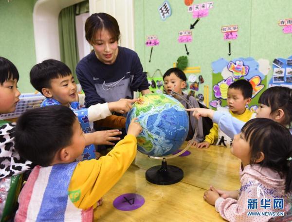 孩子|幼儿园里的环保时装秀