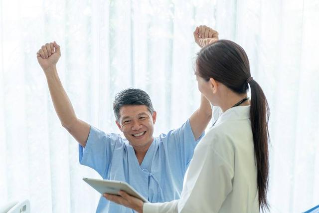 体检时转氨酶偏高，是肝病前兆？医生：符合这些情况需重视