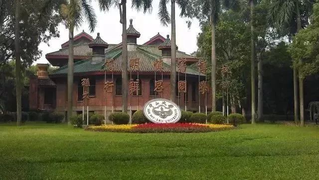 暖先生格调▲看完这些最美大学，我决定今晚再多学1小时！