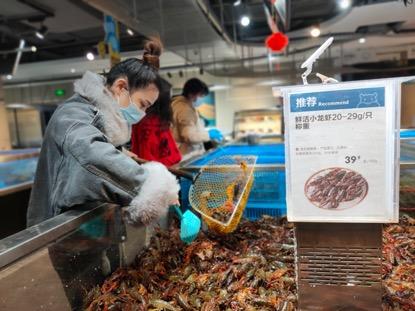 #经济日报#“吃”援湖北:盒马小龙虾销量翻了两倍、热干面翻了16倍
