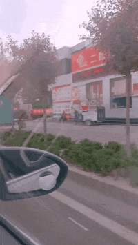 搞笑gif: 小兄弟的演技很秀,我差点就信了