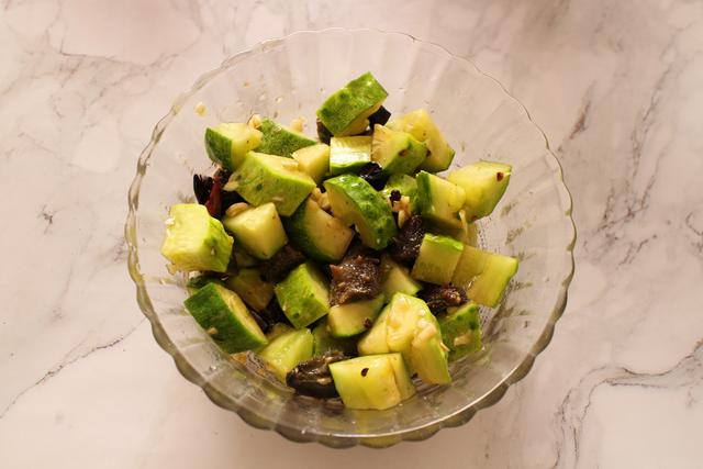 凉拌海参：高档的食材，用简单方法做也好吃