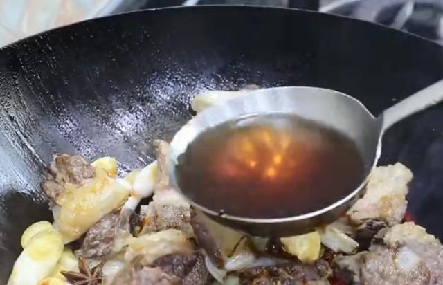 酱香牛排骨正宗做法，软嫩多汁，好吃到吮骨头，过年待客有面子