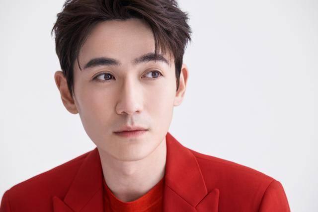 中国日报网：朱一龙生日收获合作伙伴走心庆生 寄“明信片”官宣新剧