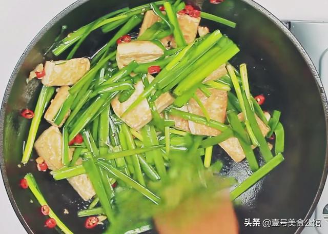 韭菜和豆腐这样搭配，鲜嫩爽口又嫩滑，解馋又营养的家常美食