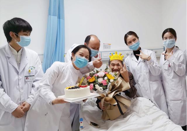 刘叔|小蛋糕大温暖 怀化市中医医院病房内唱响“生日歌”