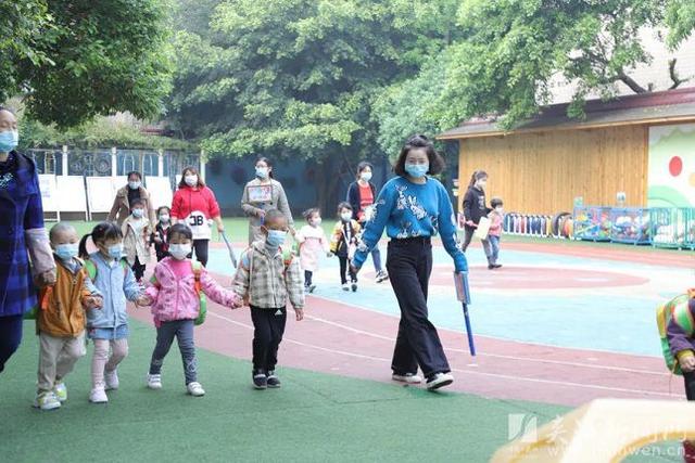 [超级宝妈]幼儿园也开学啦！夹江最后一批小神兽作别漫长假期