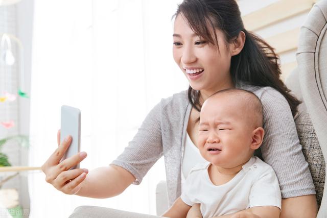 粉红夏季|婴儿睡醒后大哭，有4个原因，第3个需处理，第4个爸妈要重视