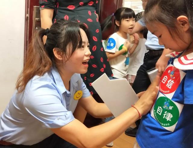 「你的育儿经」鸡鸣时出生的孩子更聪明,还别说,出生时间选对孩子更得利