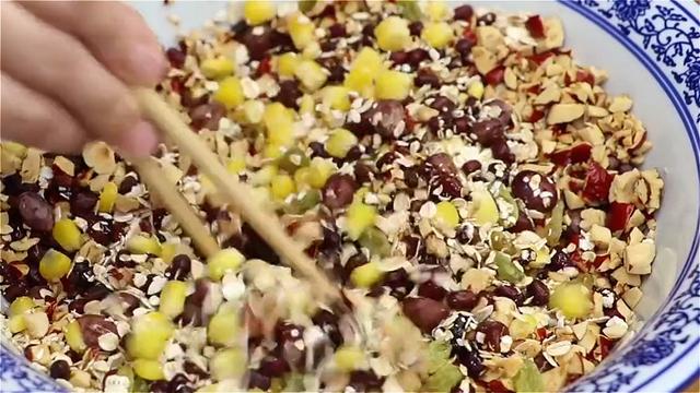 红豆不要炒豆沙了，教你一道水晶杂粮包，软糯香甜，好吃不胖