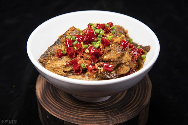 蒸腊鱼，直接蒸还是先煎一下？都不对，步骤弄错了，难怪又咸又硬