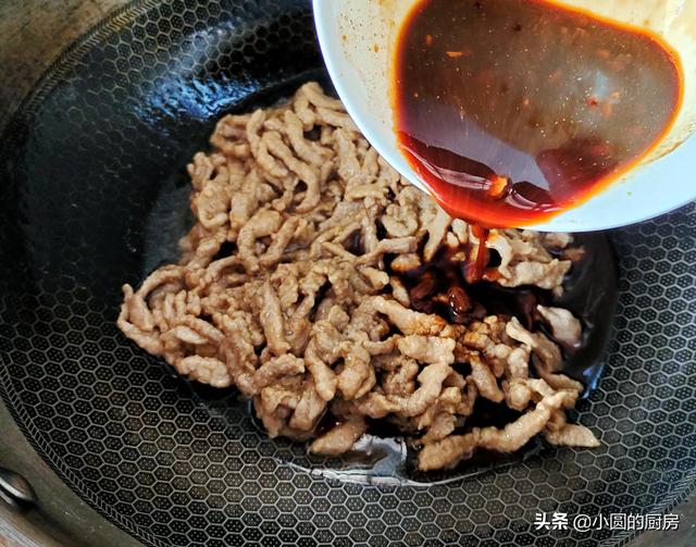 京酱肉丝最家常好吃的做法，用料普通，做法简单，口感嫩滑